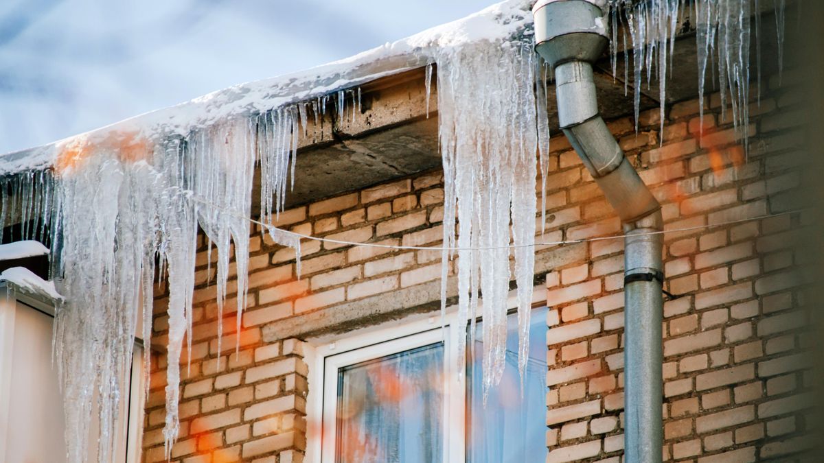 Sněhová nadílka znamená pro majitele domů dvojí starost